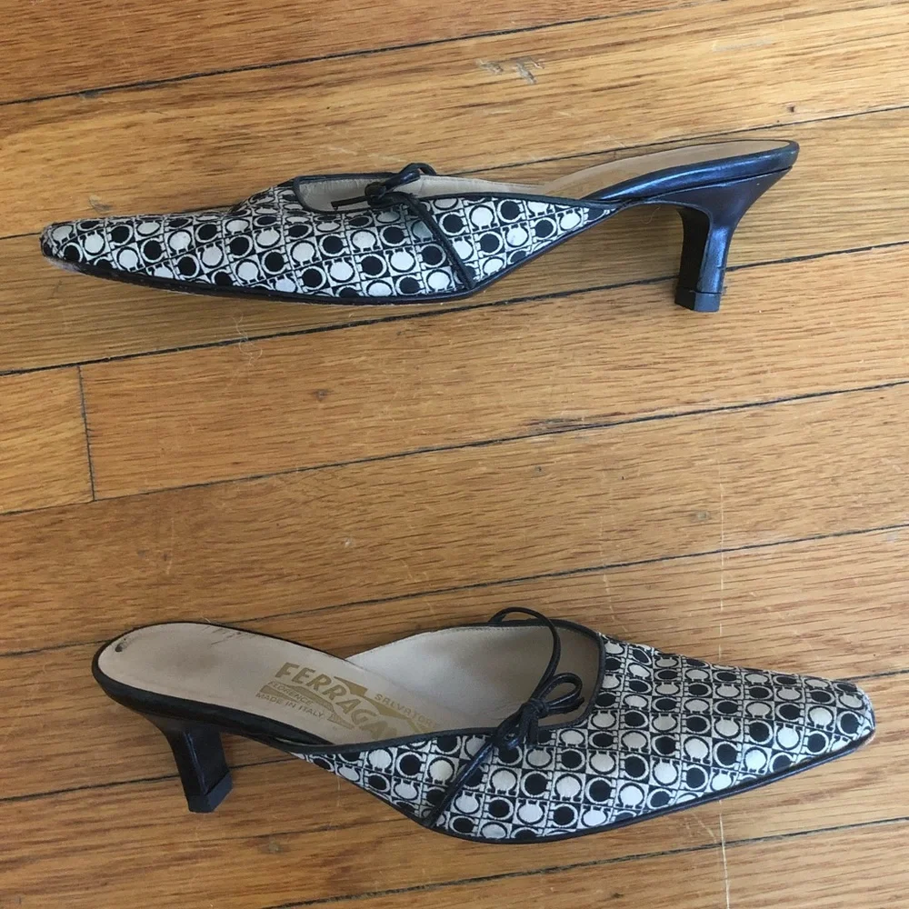Vintage Ferragamo kitten heels - Picture 2 of 6